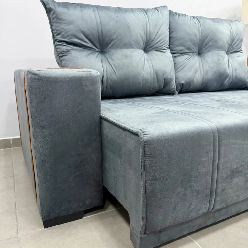 Sofá Thor Viero 2,00m em veludo Cinza, detalhe do braço, costuras do assento e encosto