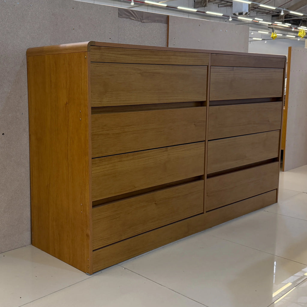 Cômoda Espanha 8 Gavetas Tcil — Cinamomo — Vista adicional do produto. Objetos decorativos não inclusos.